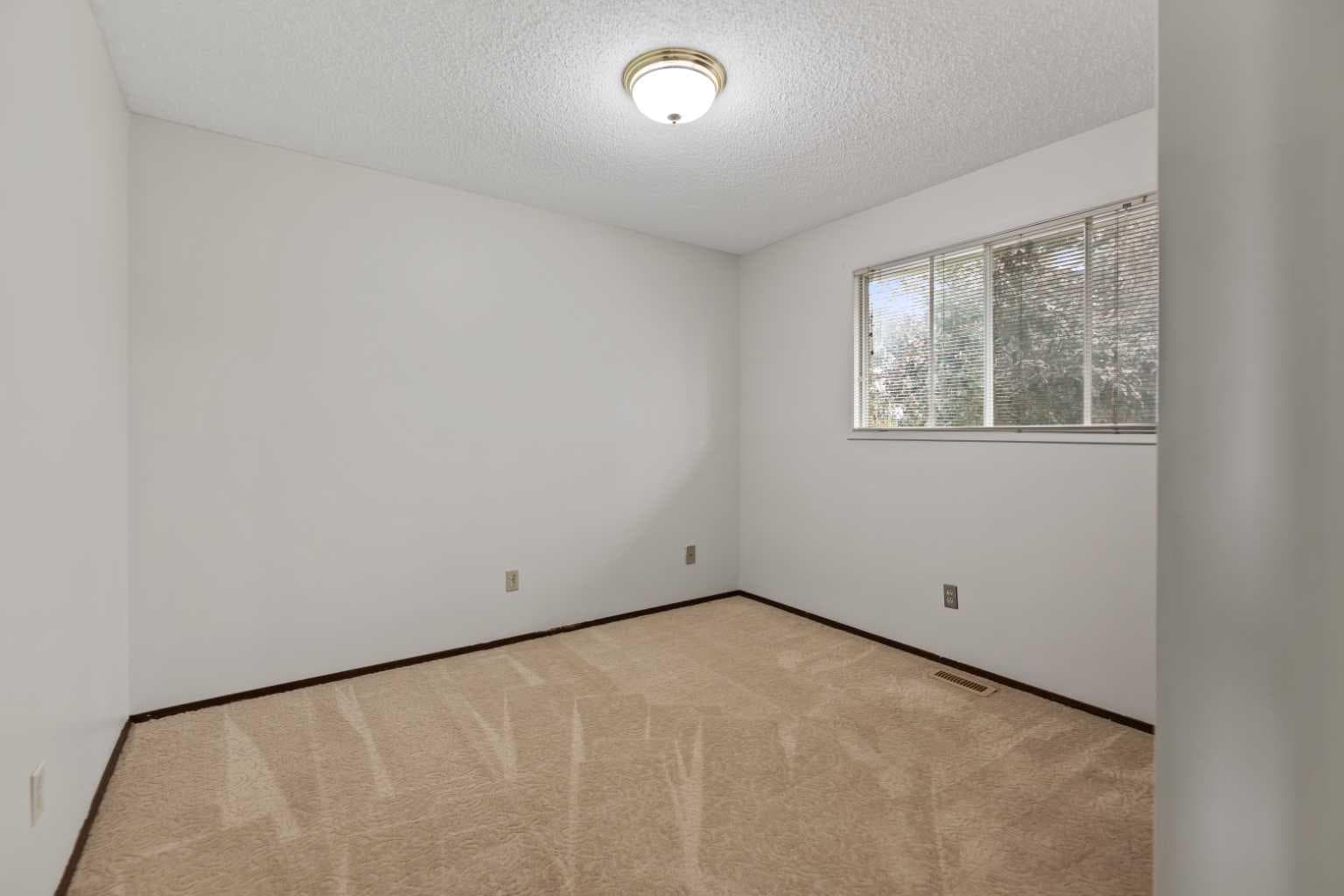 51 castlebury Way NE