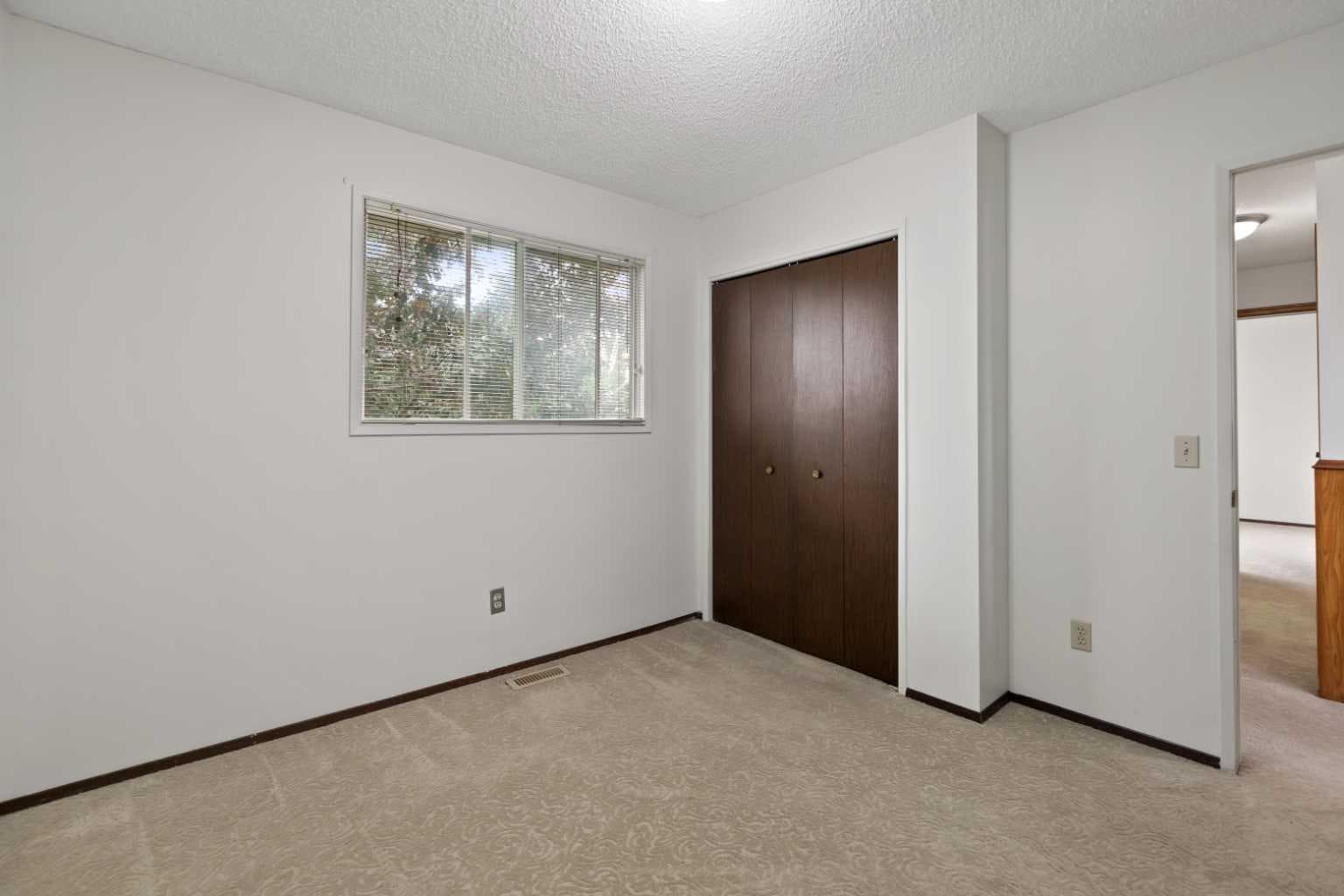 51 castlebury Way NE
