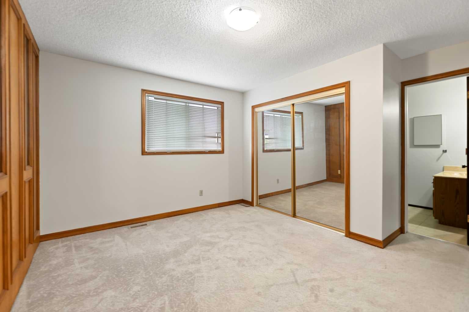 51 castlebury Way NE