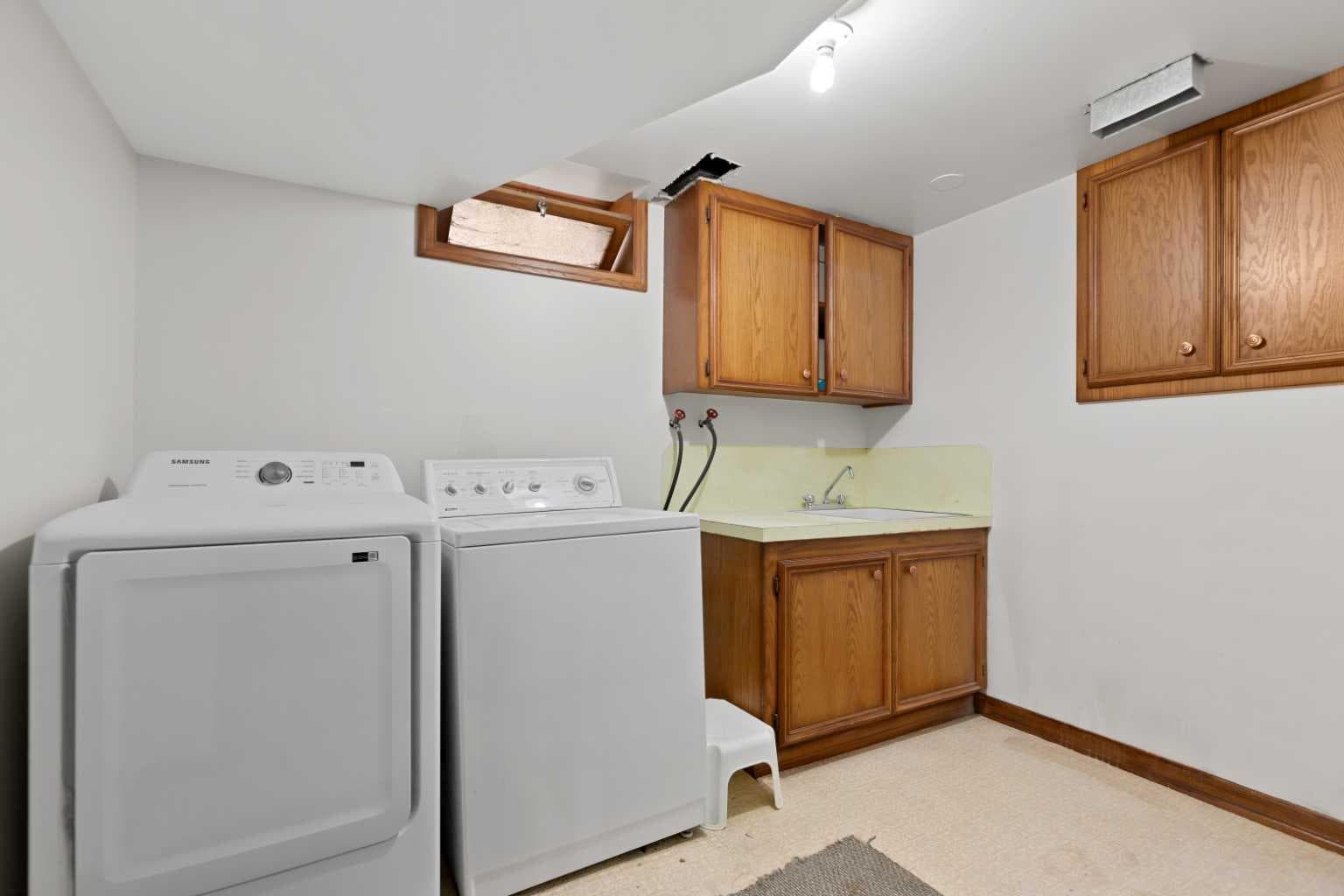 51 castlebury Way NE