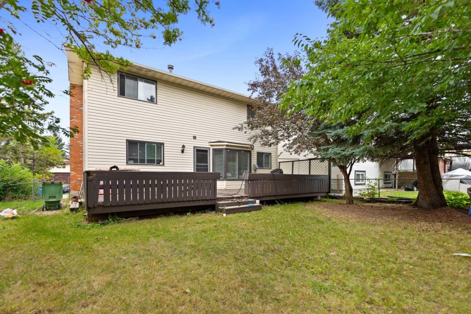 51 castlebury Way NE