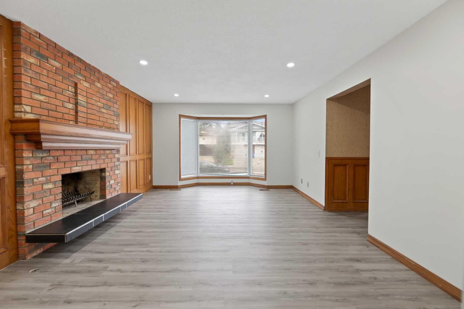 51 castlebury Way NE