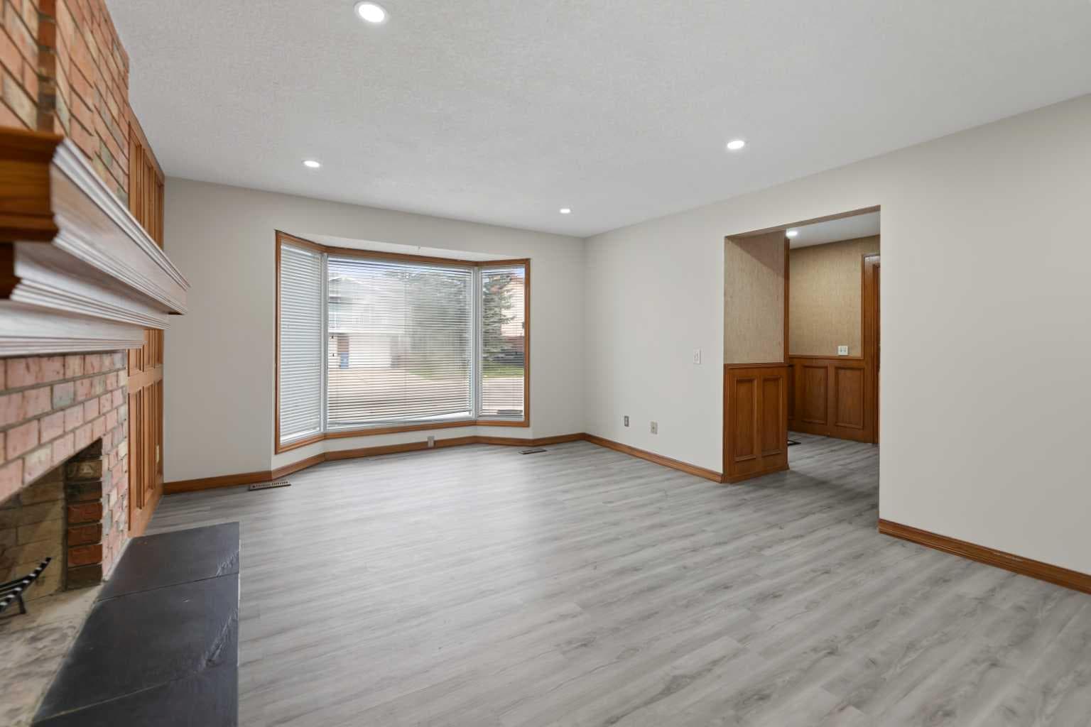 51 castlebury Way NE