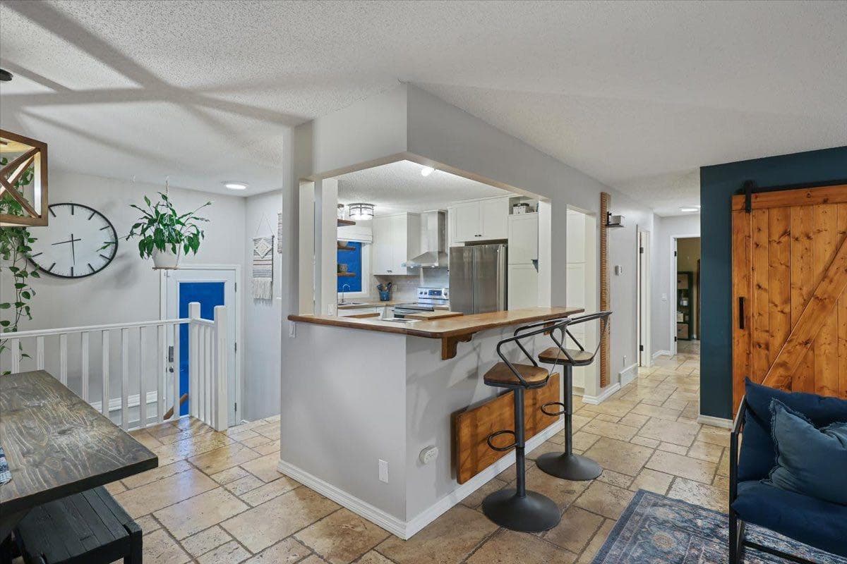 363 Queensland Drive SE