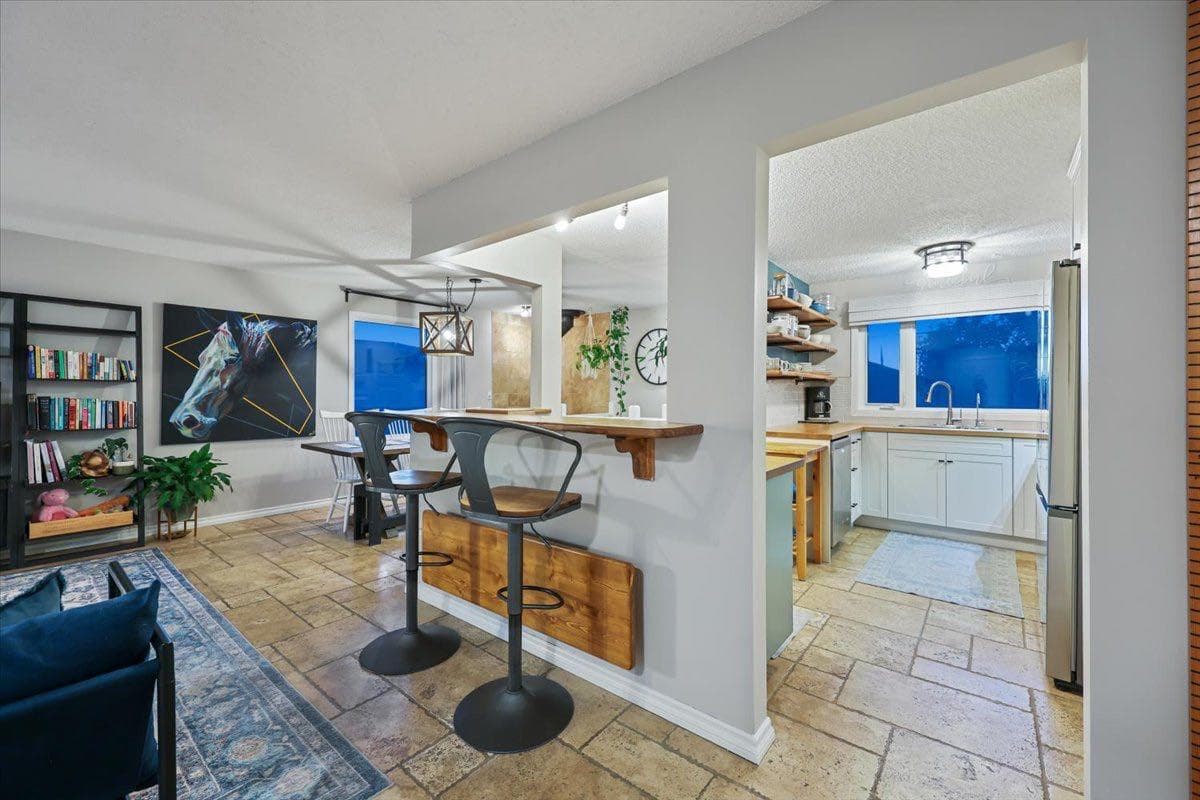 363 Queensland Drive SE
