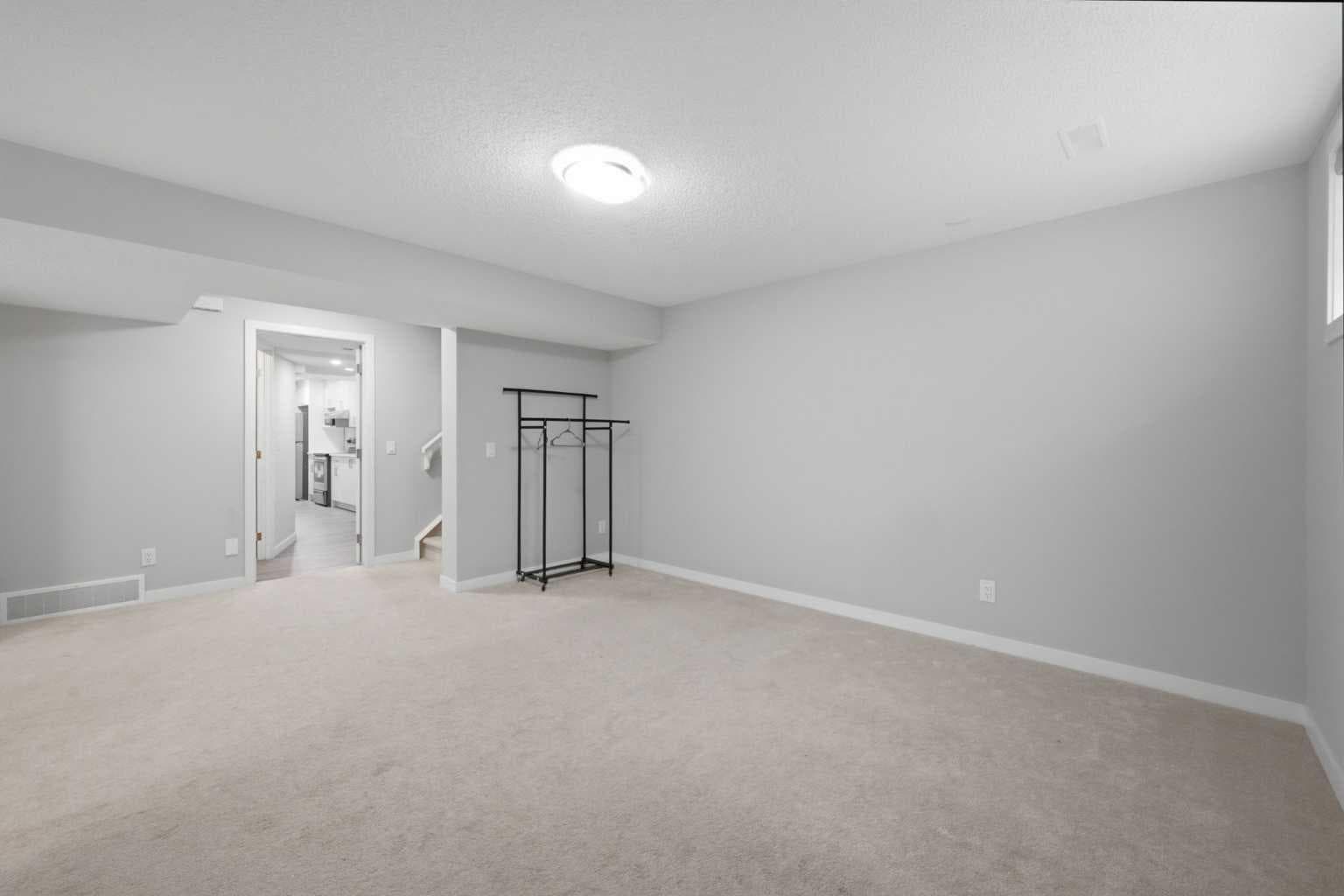 186 Carringvue Park NW