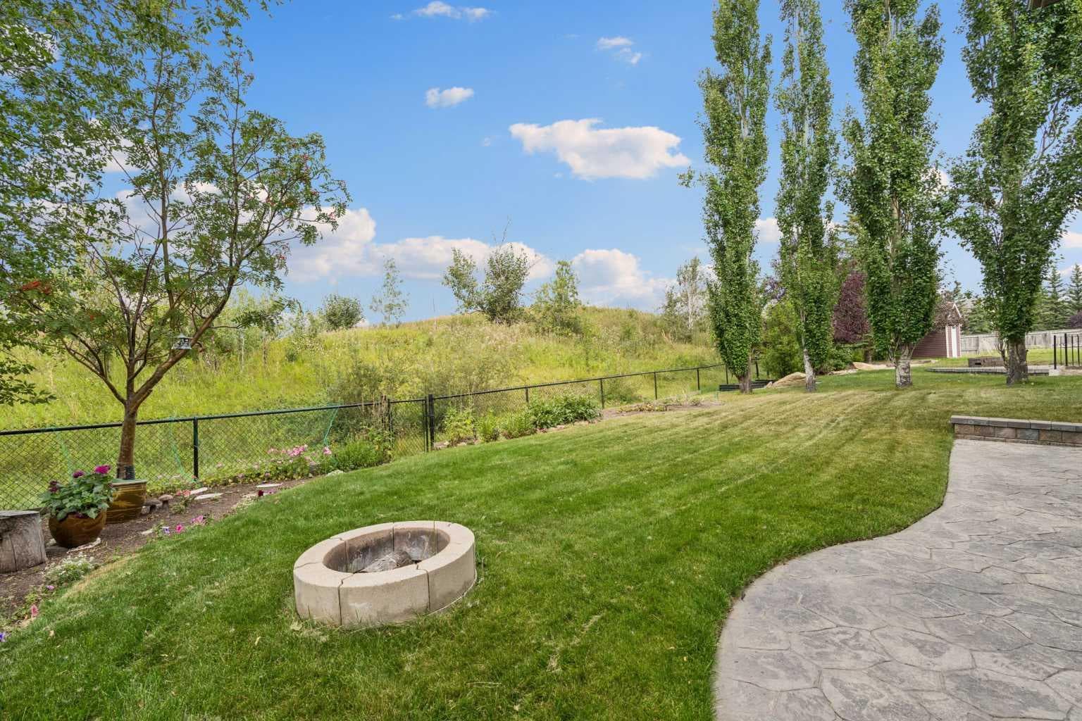 127 Edgeridge Close NW