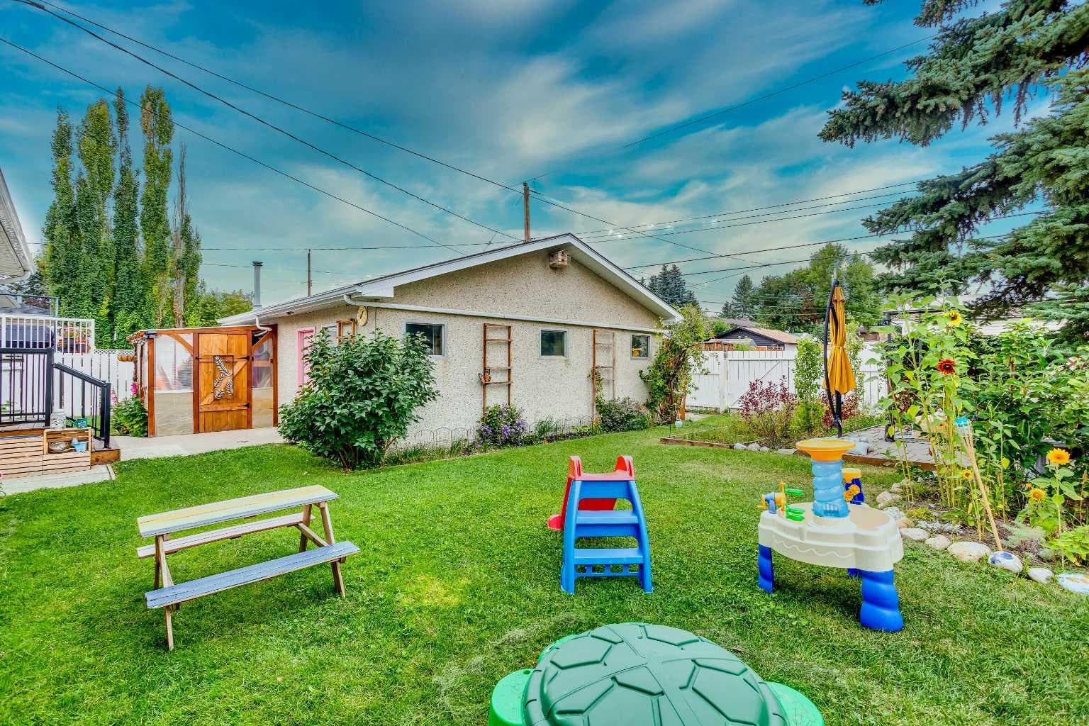 412 78 Avenue NE