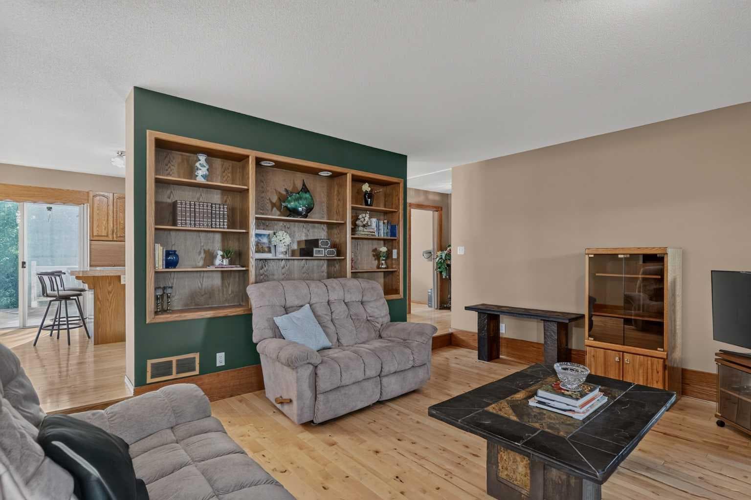 8 Whitney Street NE