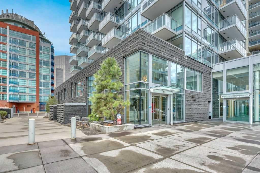 908, 108 Waterfront Court SW