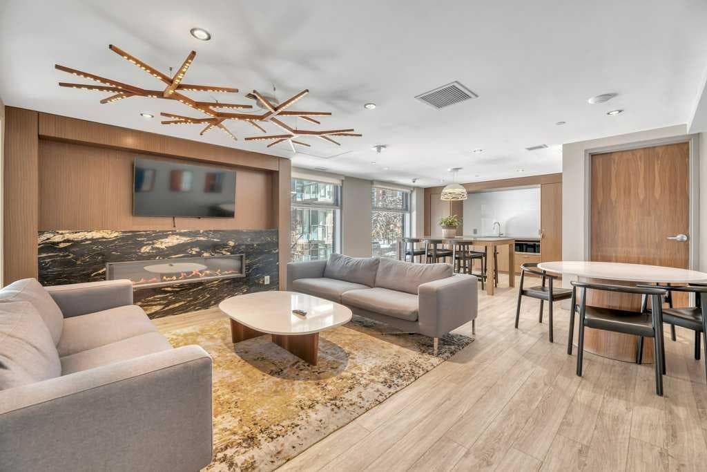 908, 108 Waterfront Court SW