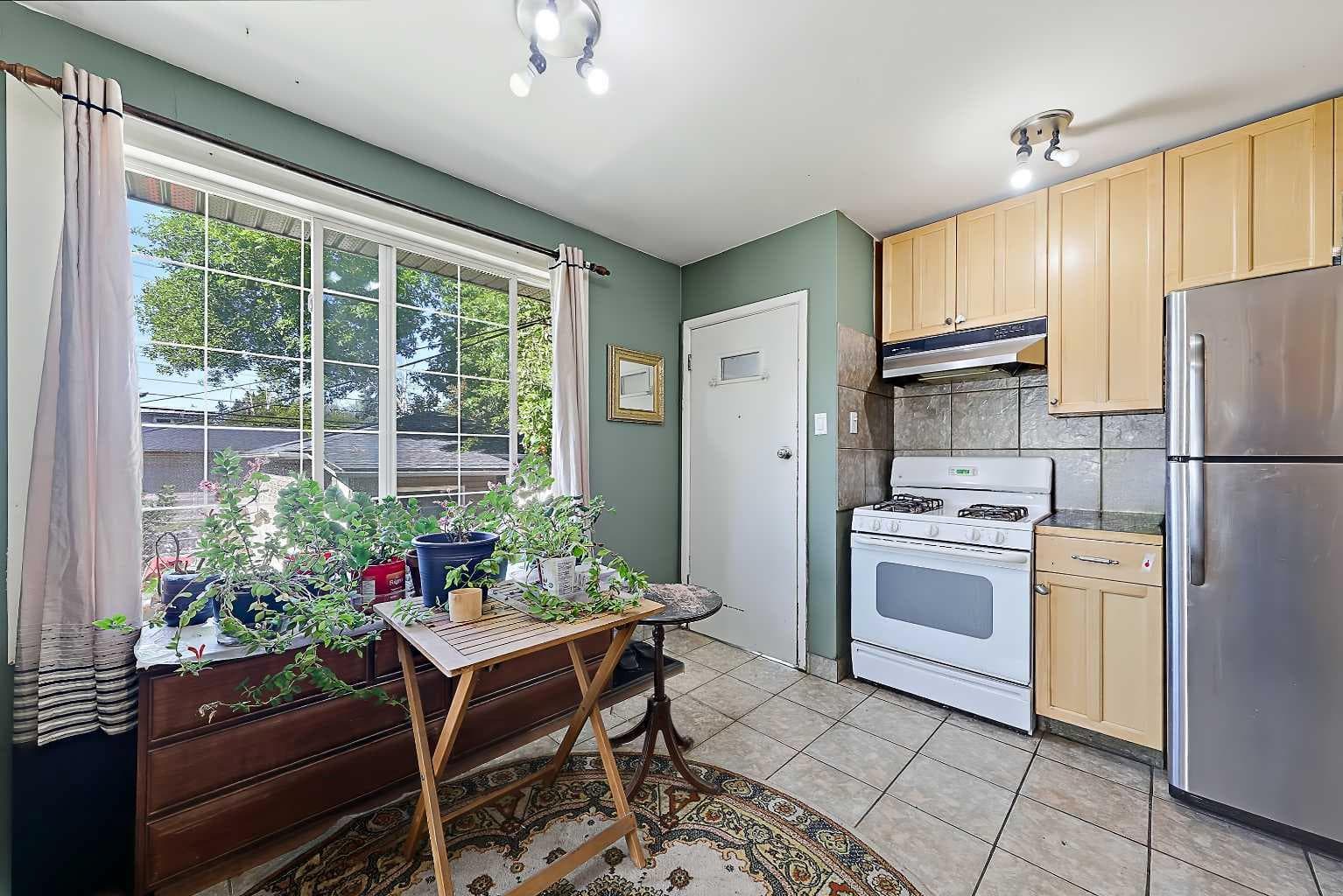 3 Creston Crescent NW