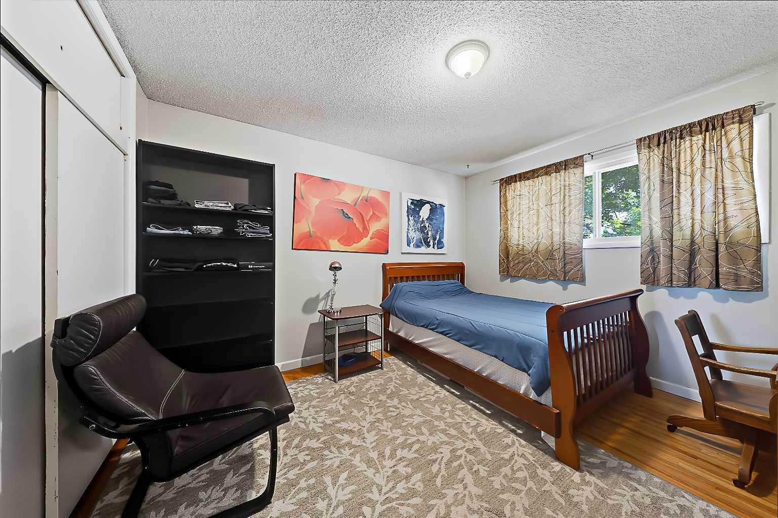 3 Creston Crescent NW