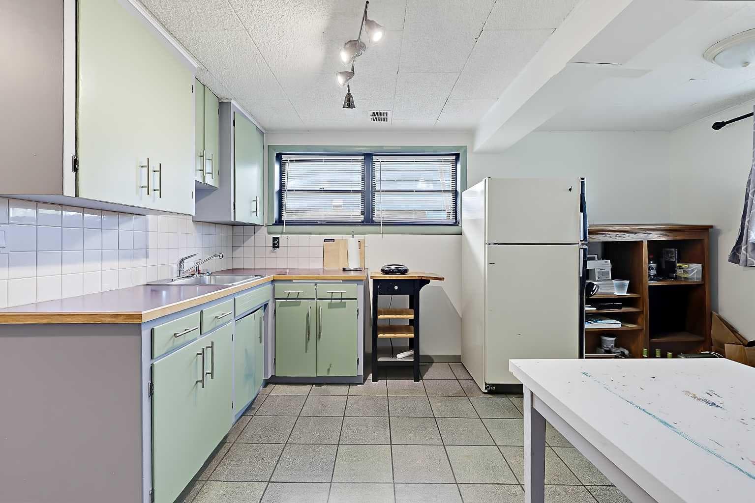 3 Creston Crescent NW