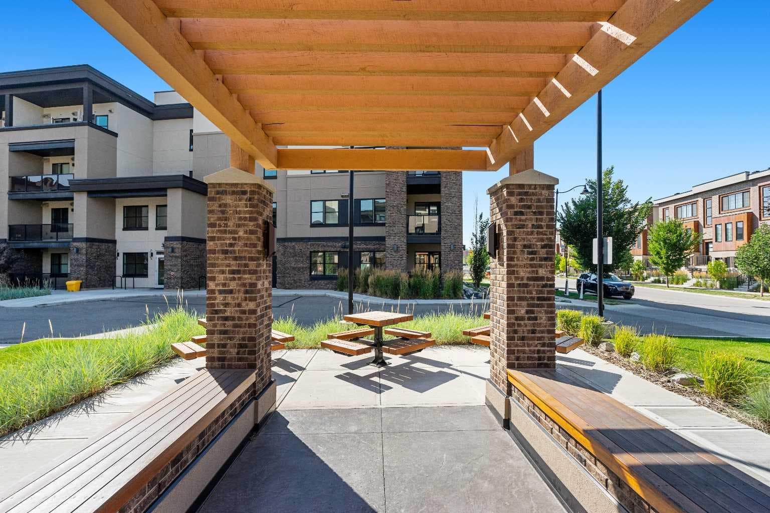 3308, 80 Greenbriar Place NW