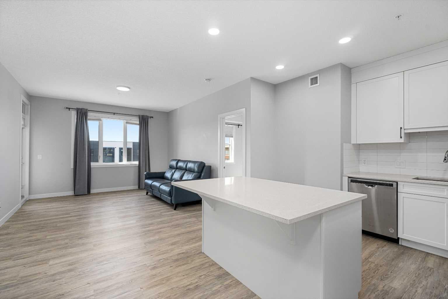3308, 80 Greenbriar Place NW
