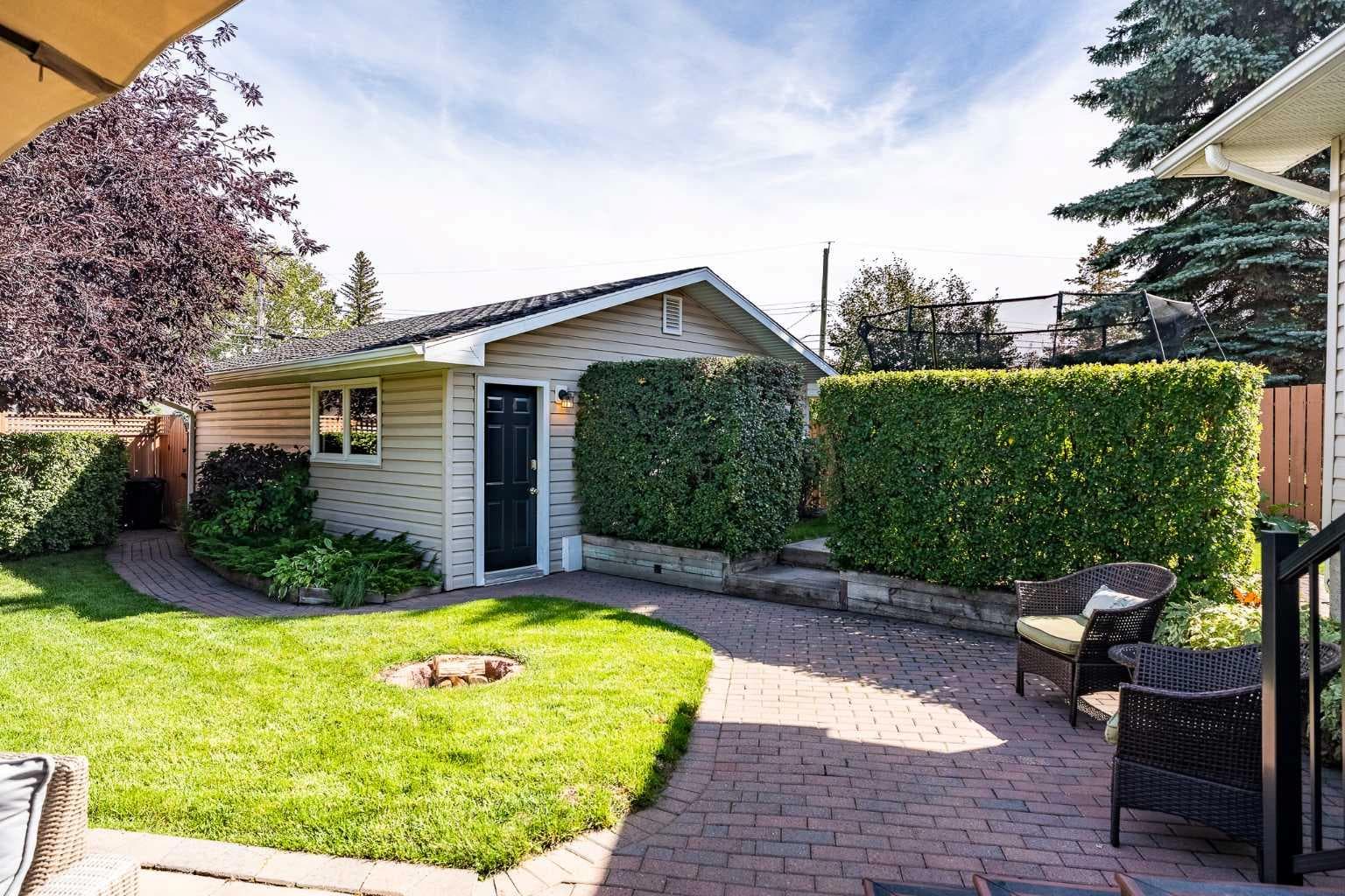 71 Lake Geneva Place SE