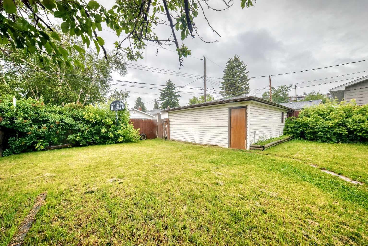 60 Hogarth Crescent SW