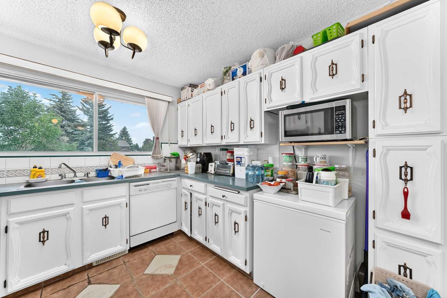 3219 Palliser Drive SW