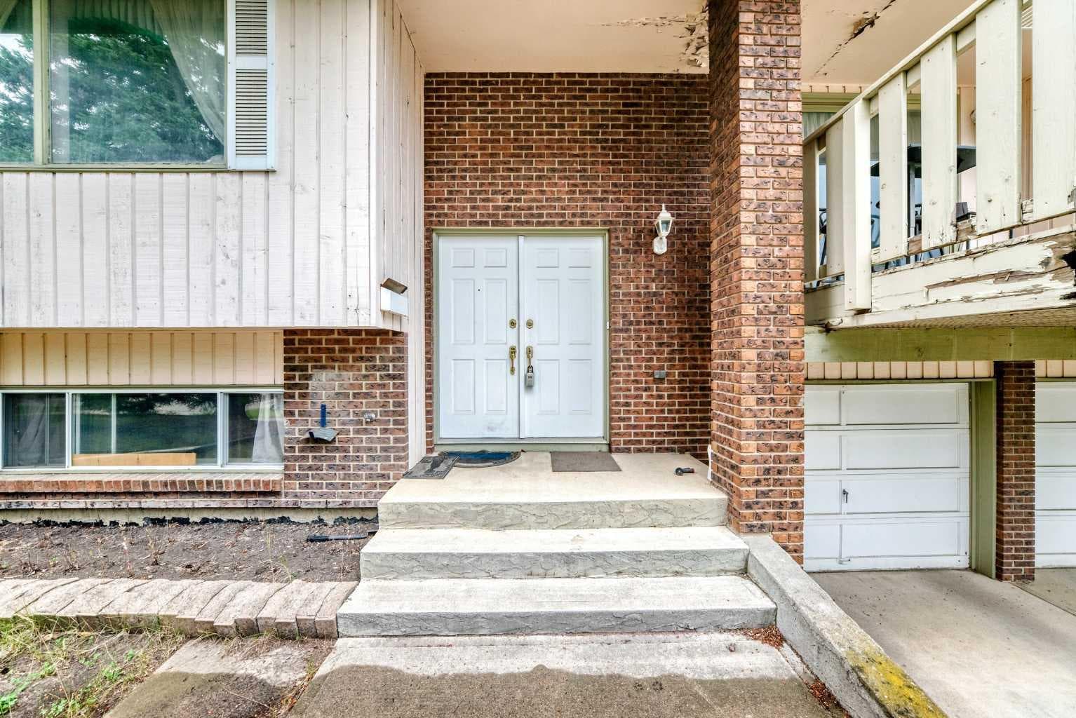 3219 Palliser Drive SW
