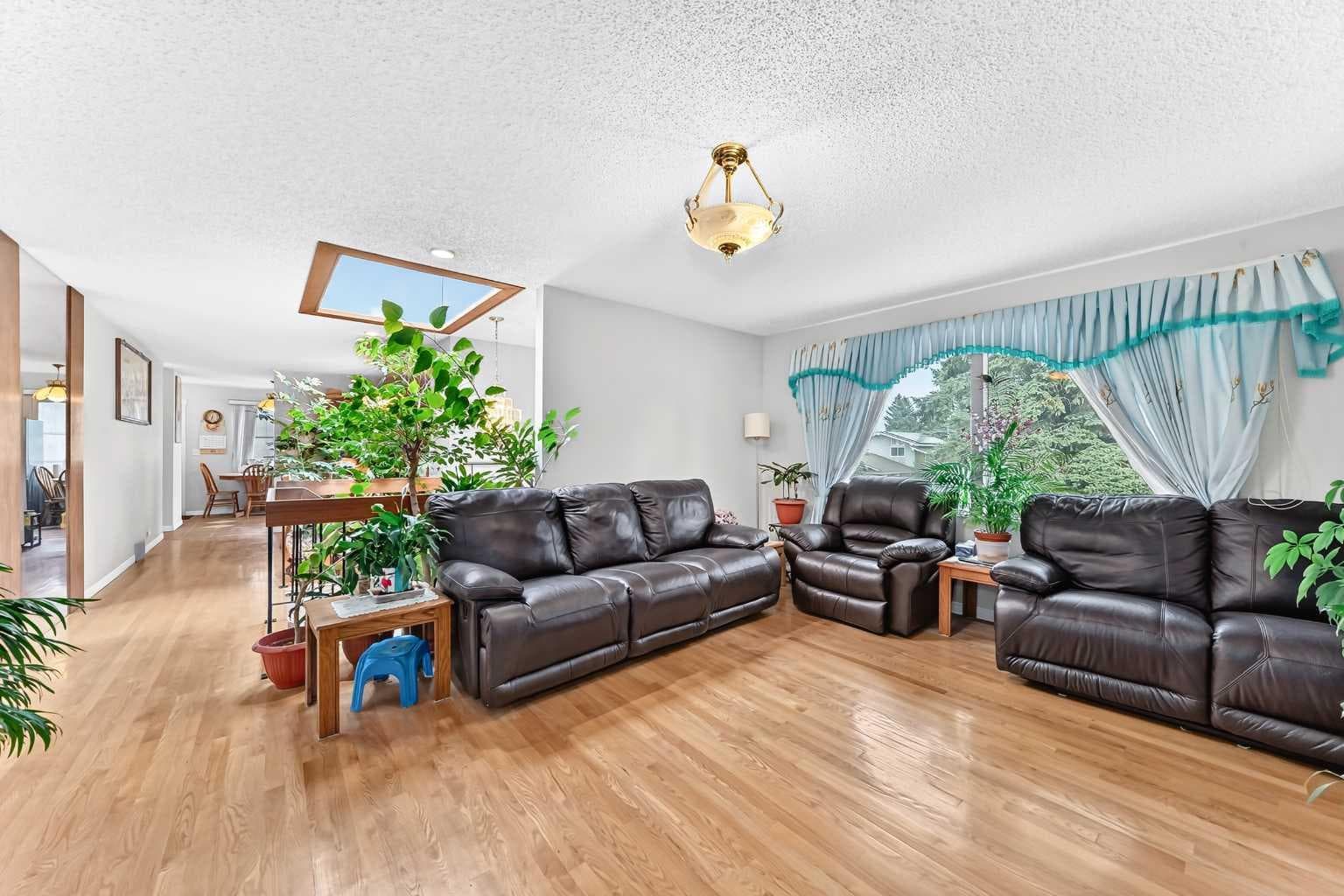 3219 Palliser Drive SW