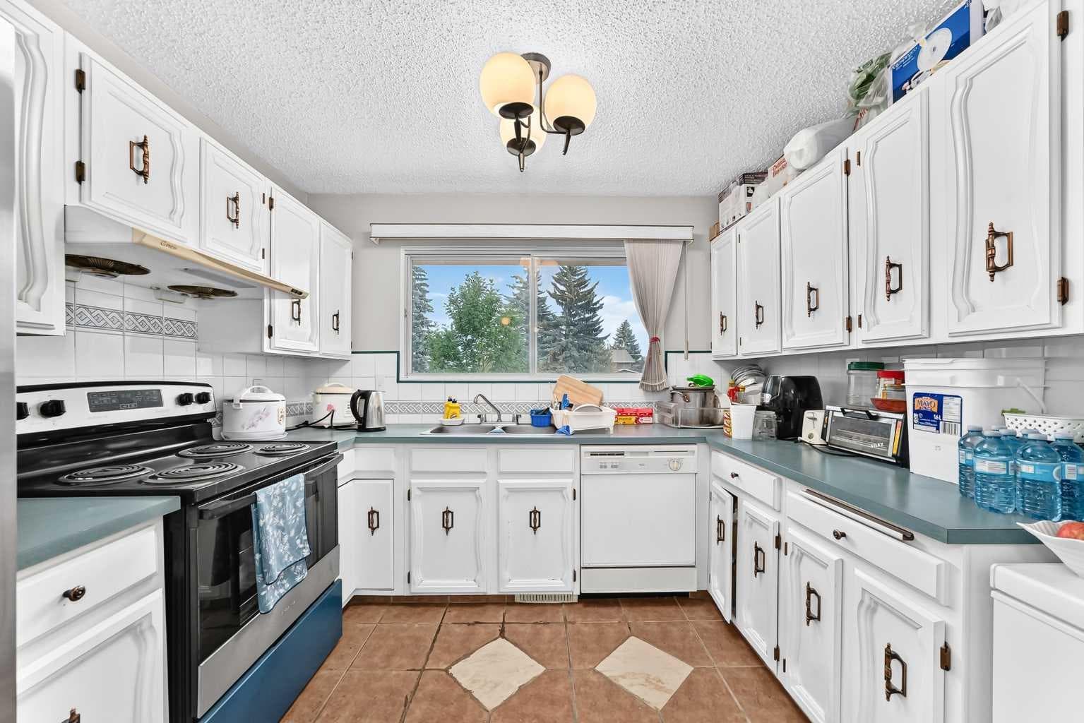 3219 Palliser Drive SW