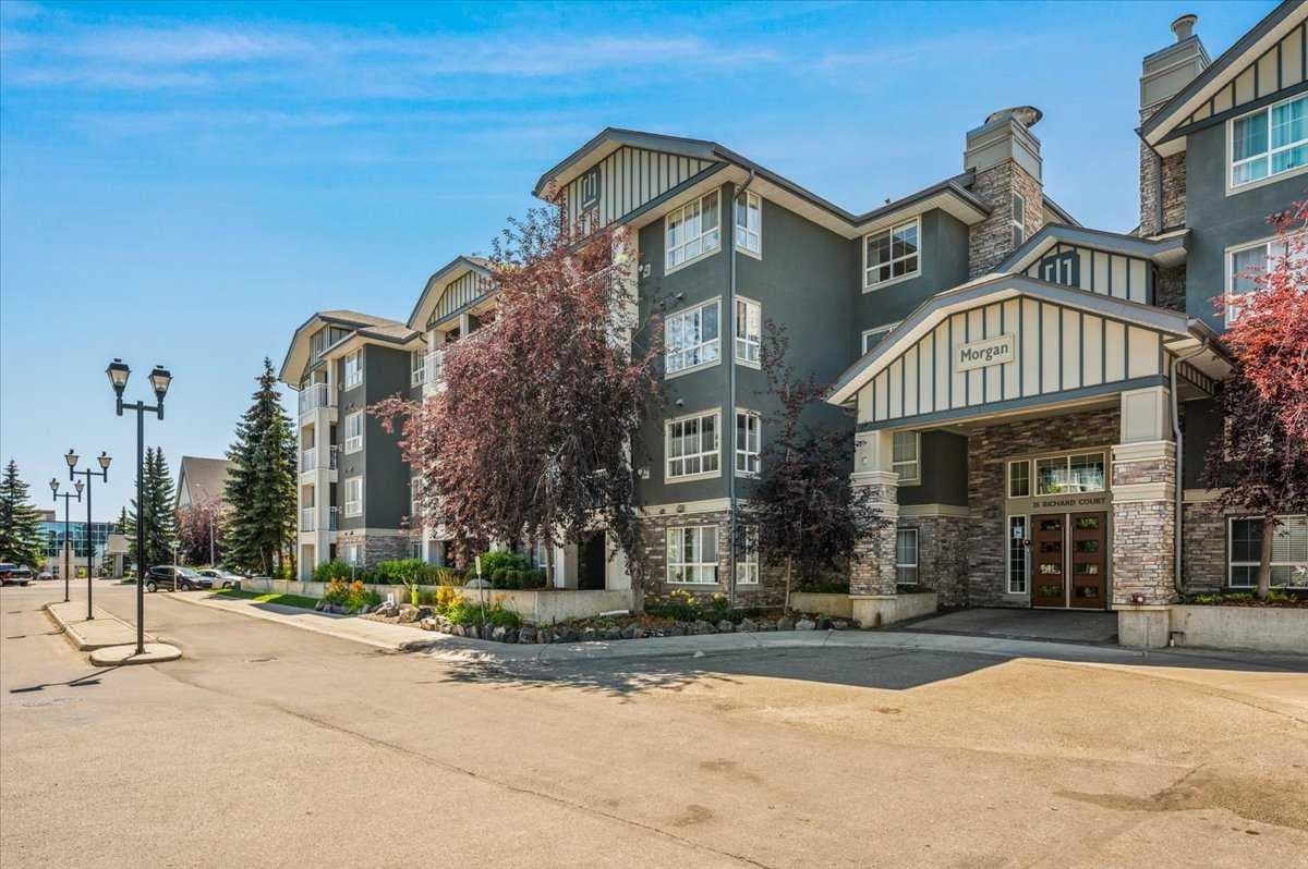 421, 35 Richard Court SW