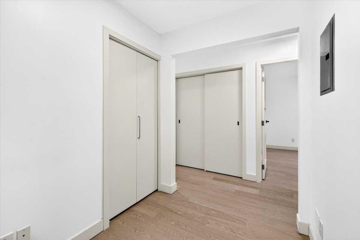 421, 35 Richard Court SW