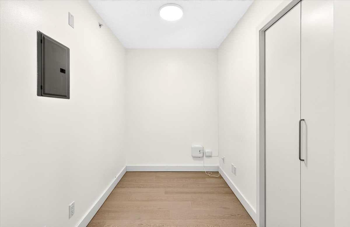 421, 35 Richard Court SW