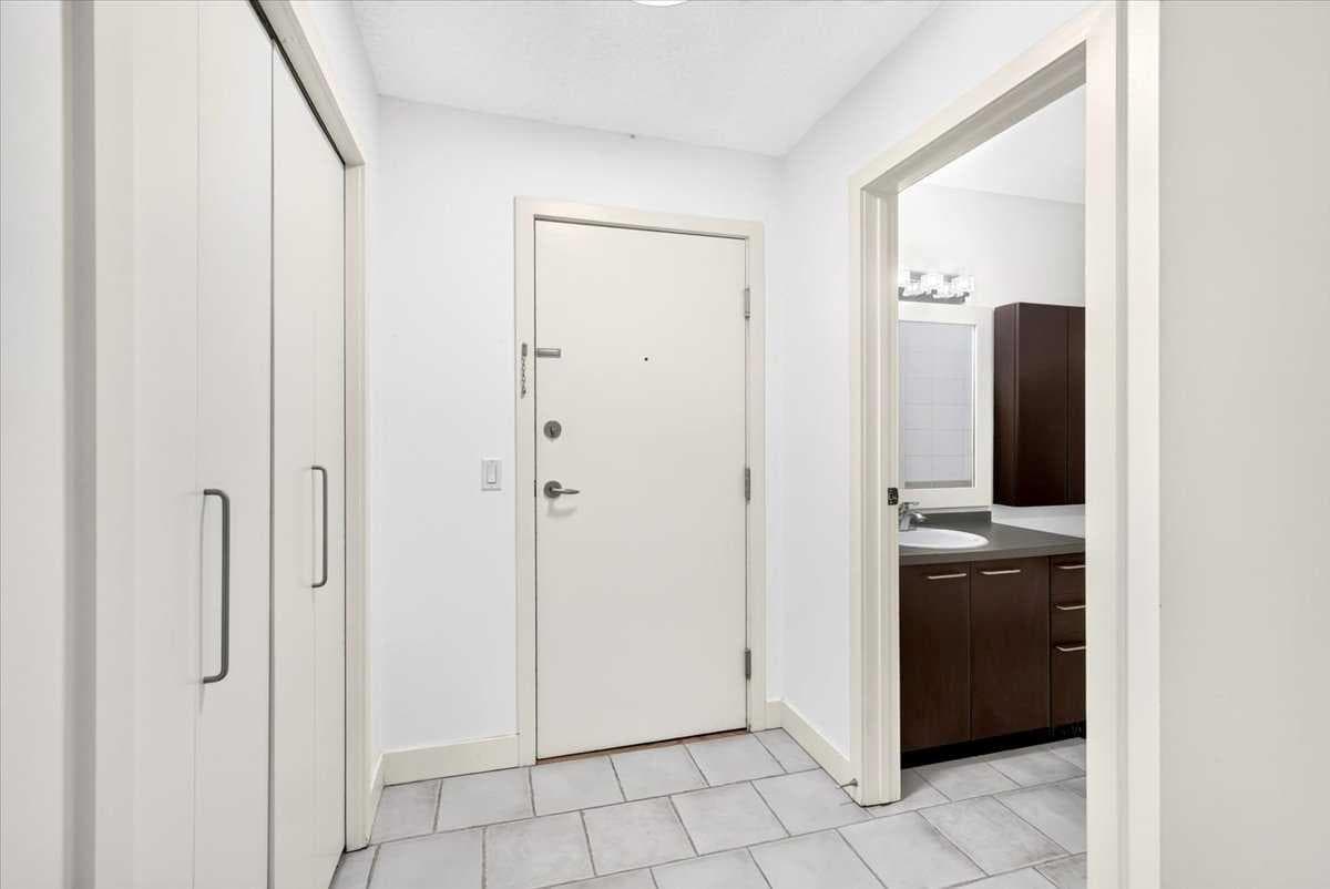 421, 35 Richard Court SW