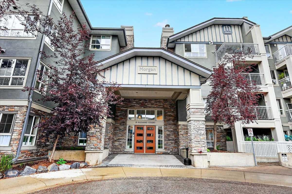 421, 35 Richard Court SW