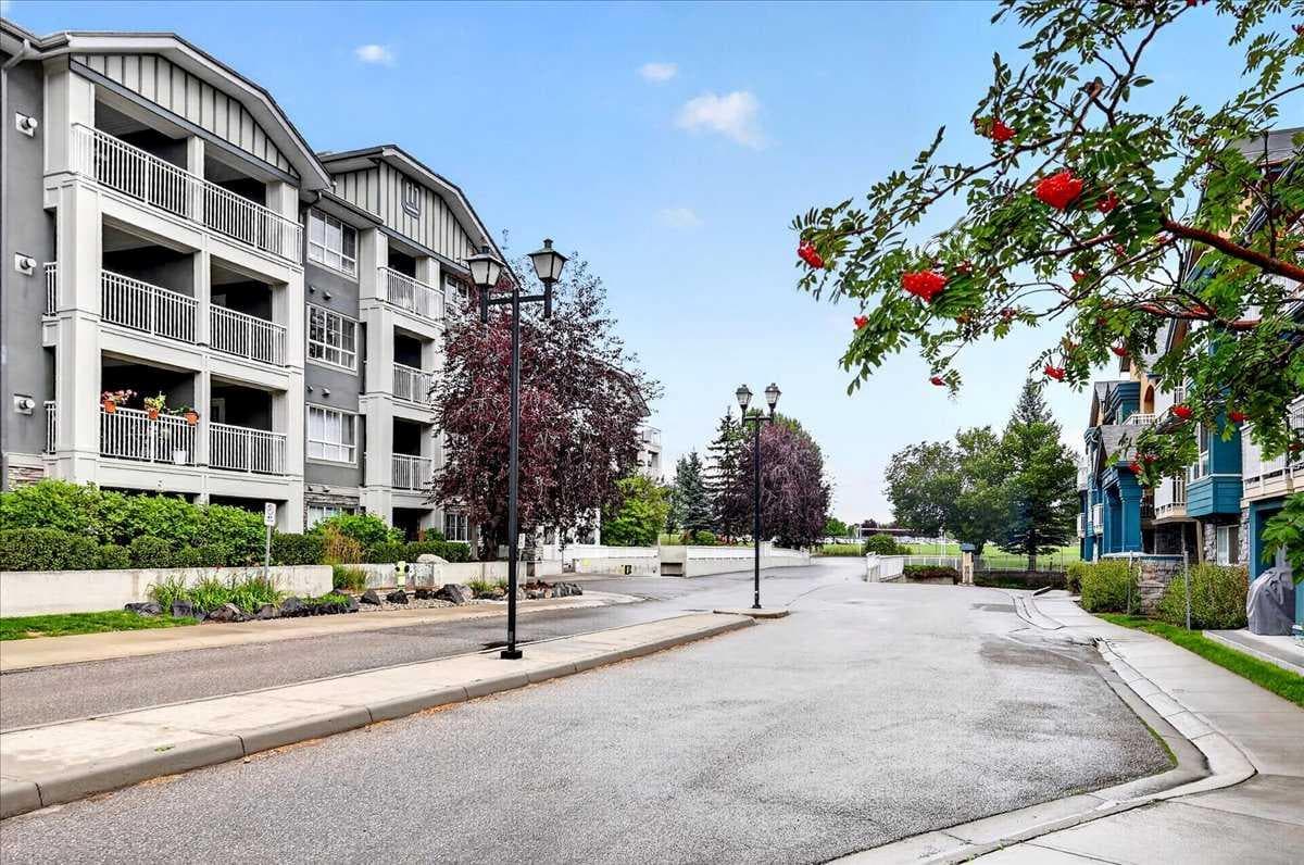 421, 35 Richard Court SW