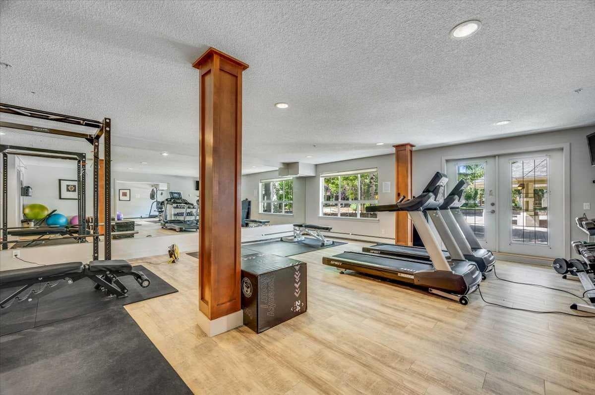 421, 35 Richard Court SW