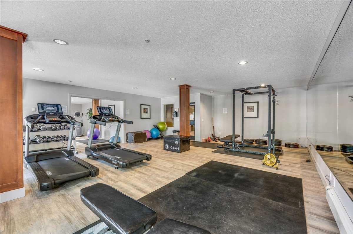 421, 35 Richard Court SW
