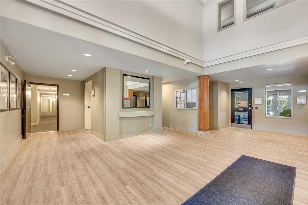421, 35 Richard Court SW