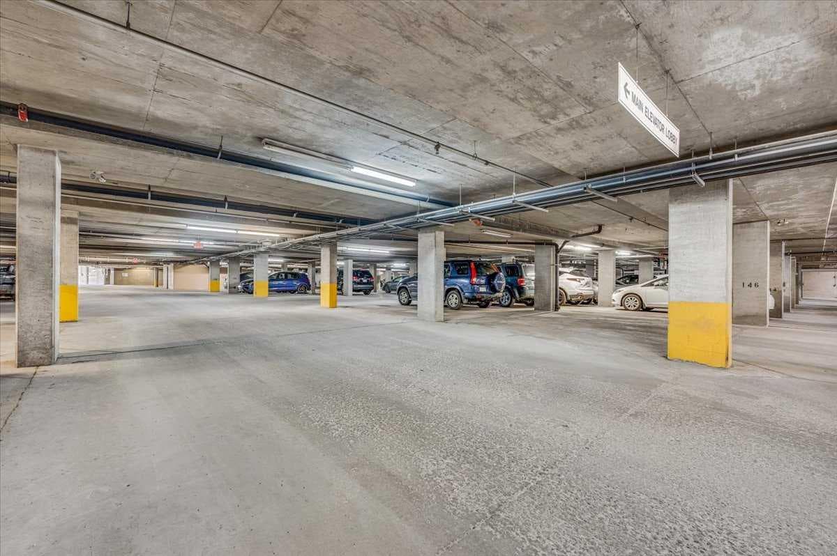 421, 35 Richard Court SW