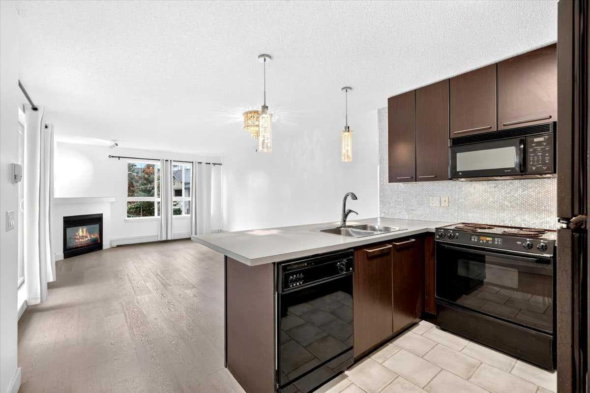 421, 35 Richard Court SW