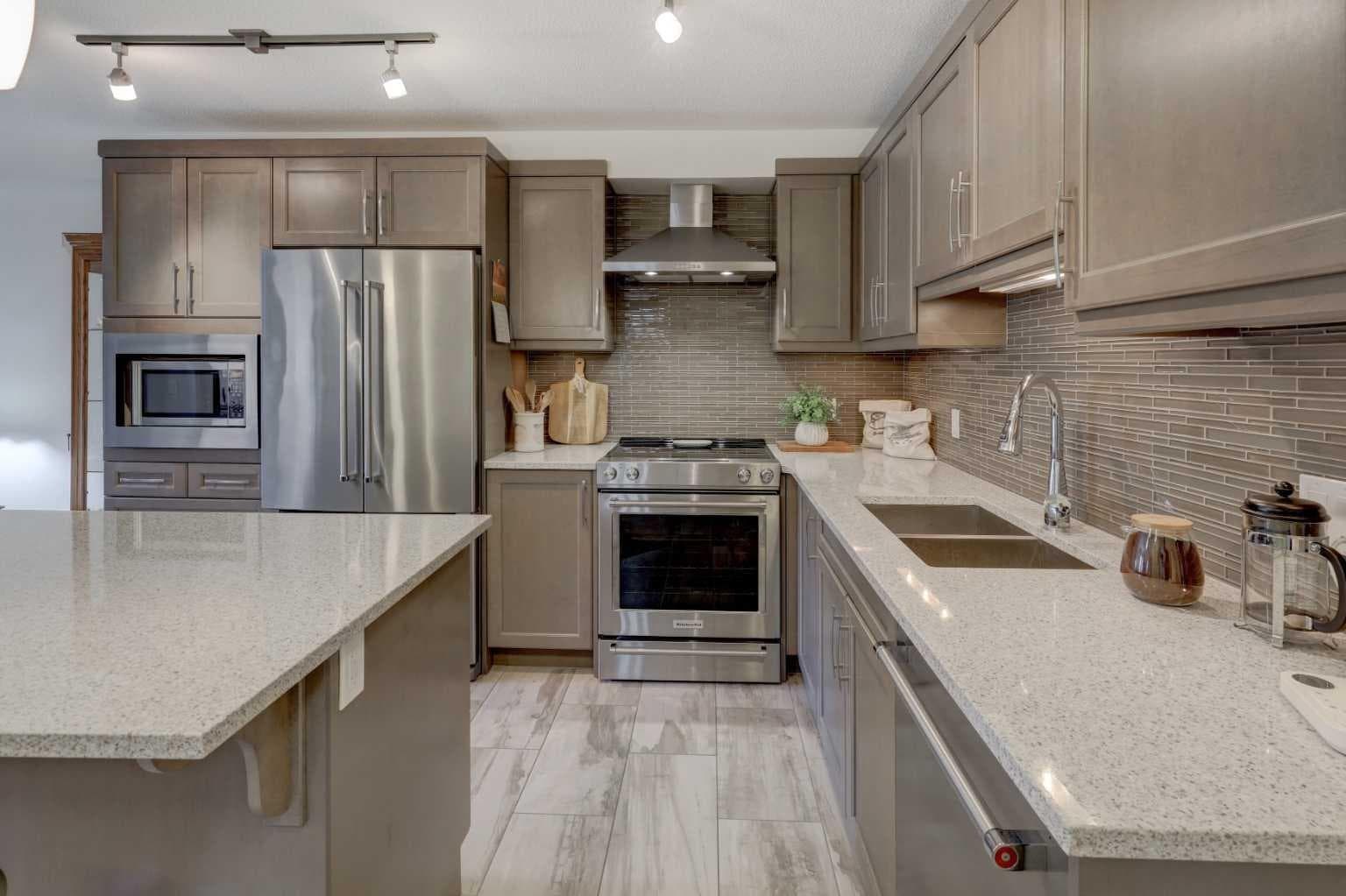 2207, 10 Market Boulevard SE