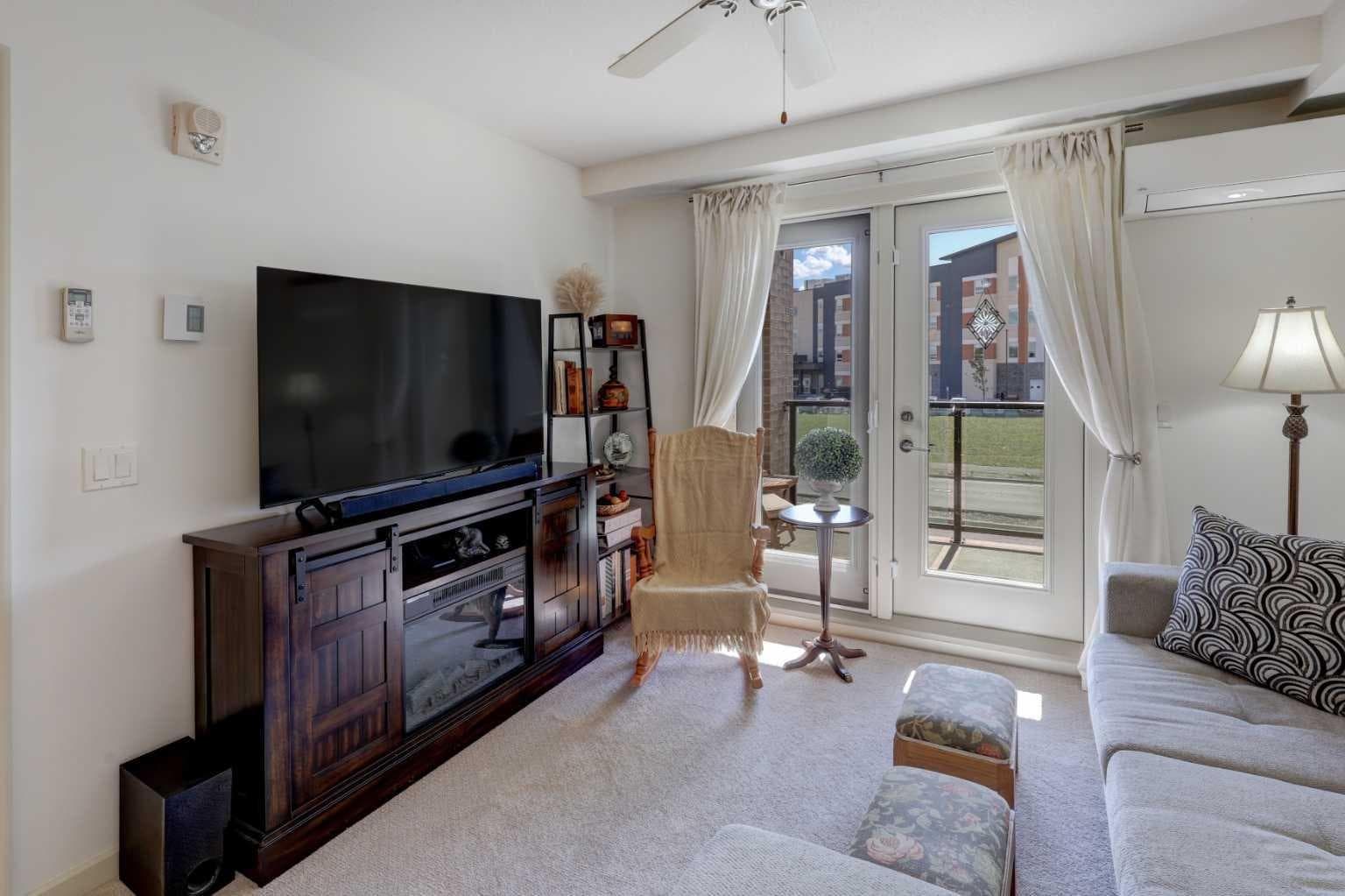 2207, 10 Market Boulevard SE