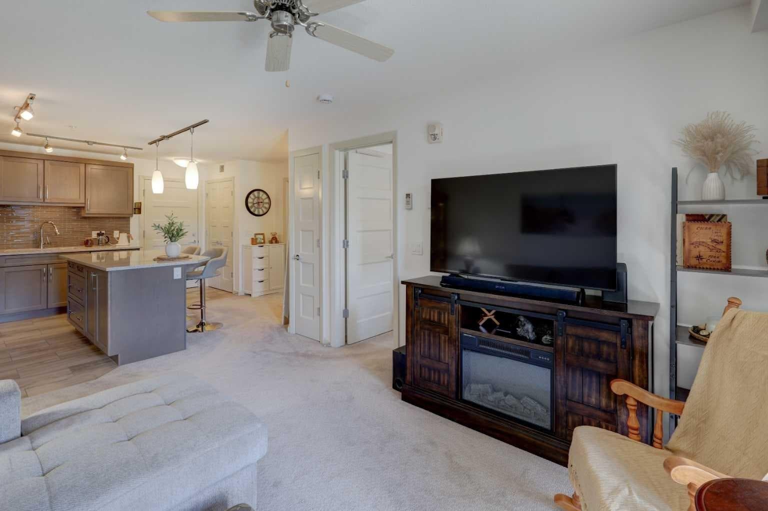 2207, 10 Market Boulevard SE