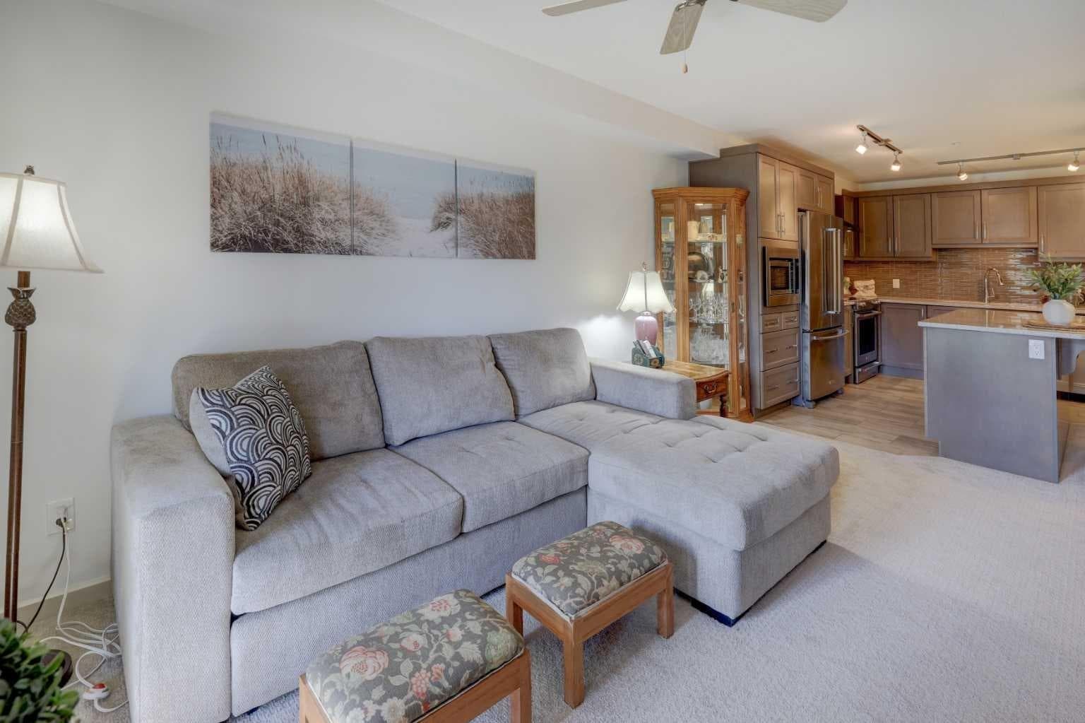 2207, 10 Market Boulevard SE