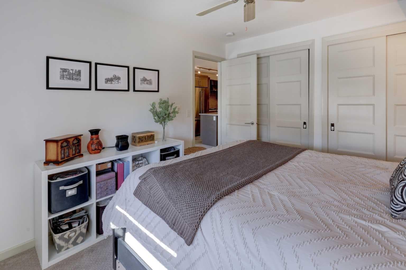 2207, 10 Market Boulevard SE