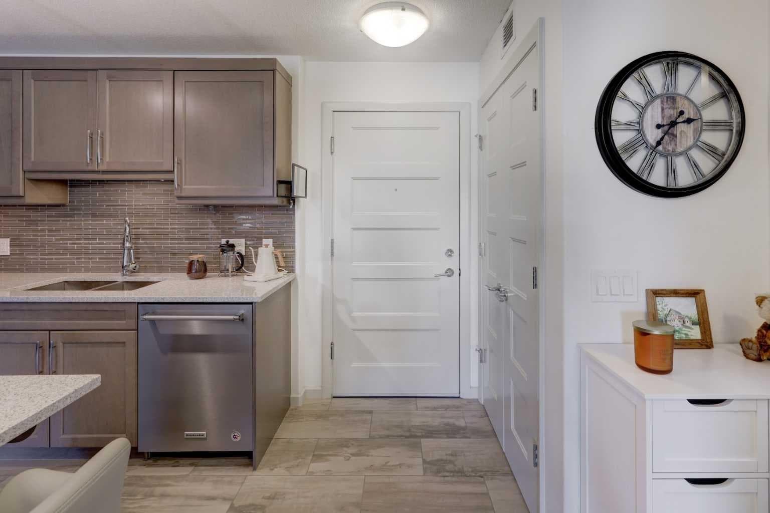2207, 10 Market Boulevard SE