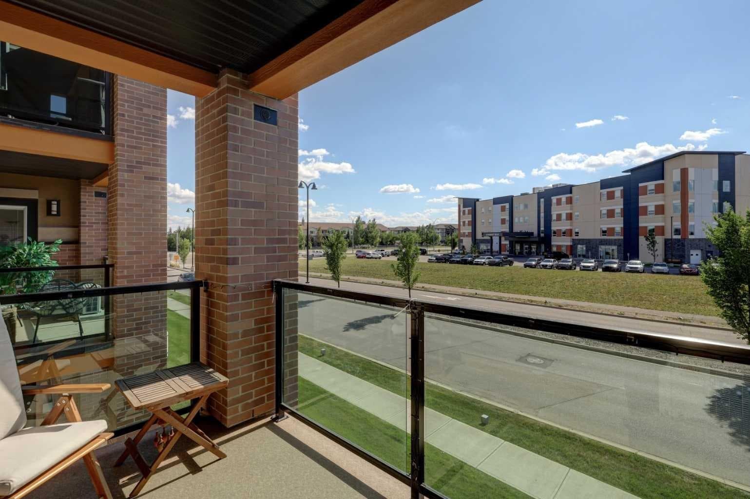 2207, 10 Market Boulevard SE