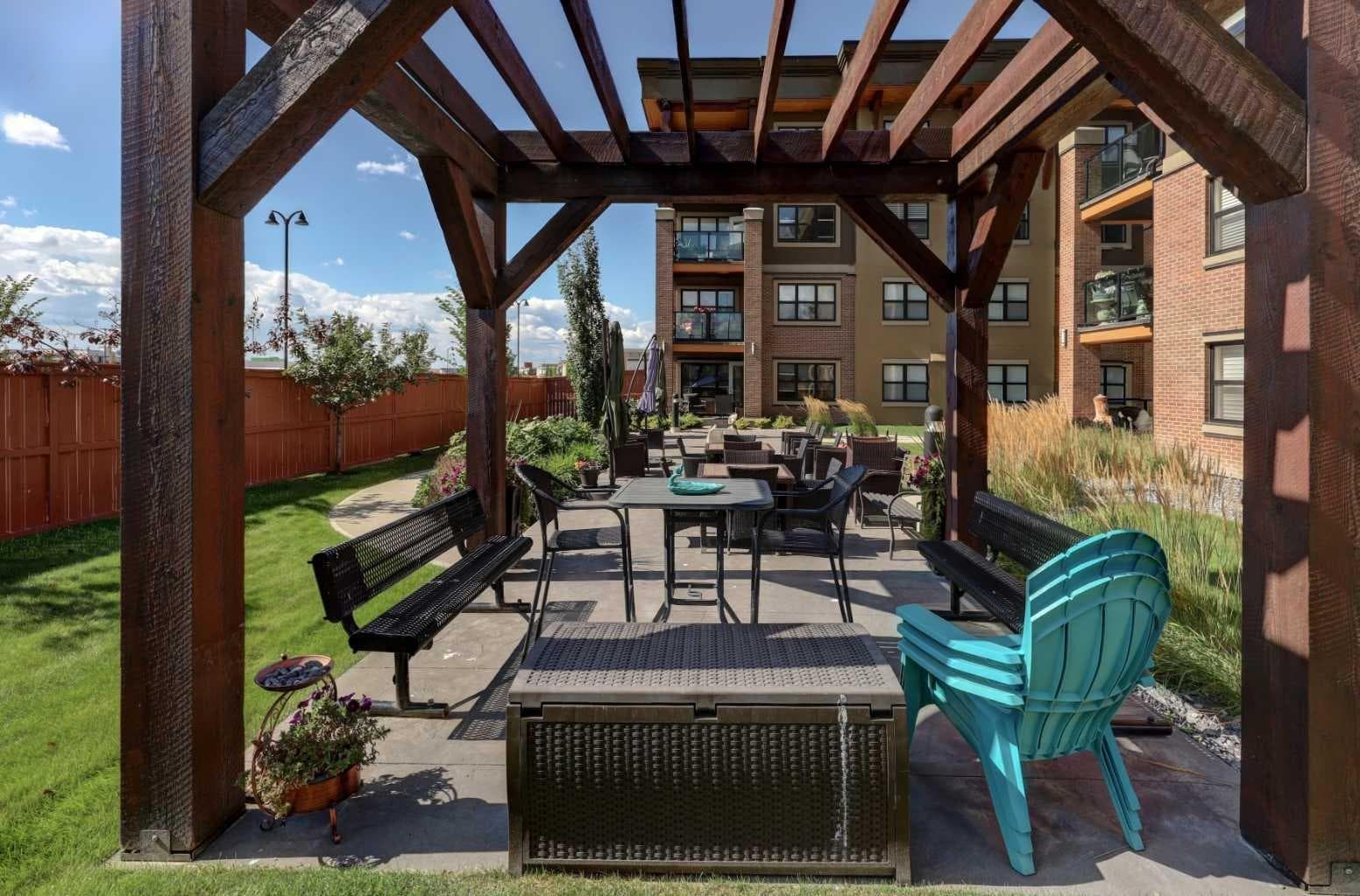 2207, 10 Market Boulevard SE