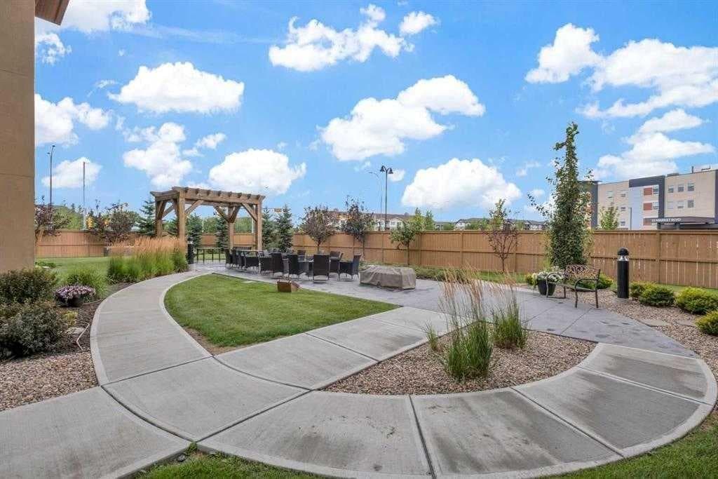 2207, 10 Market Boulevard SE