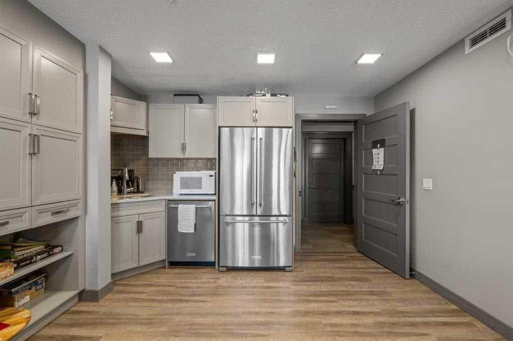 2207, 10 Market Boulevard SE