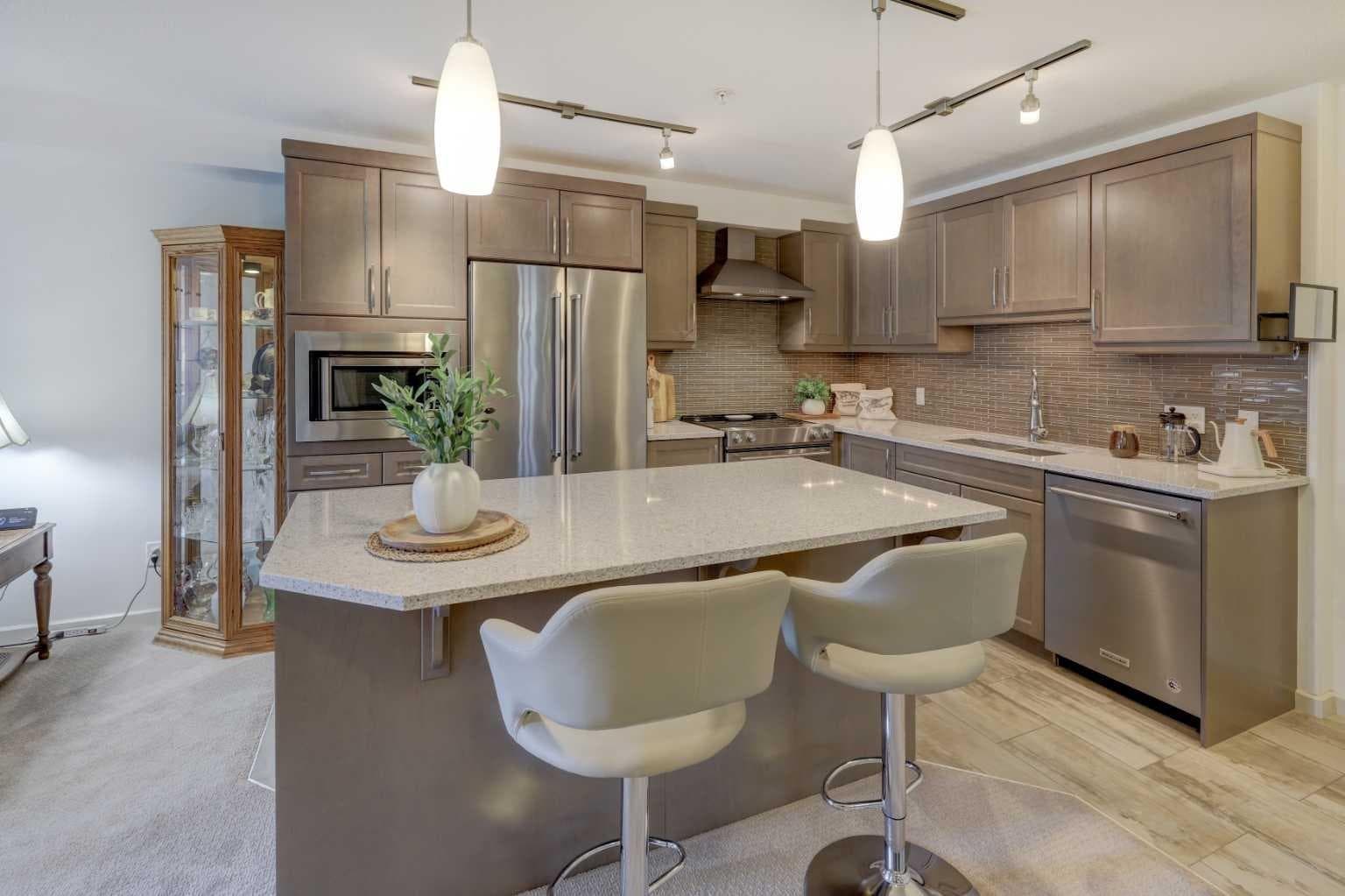 2207, 10 Market Boulevard SE