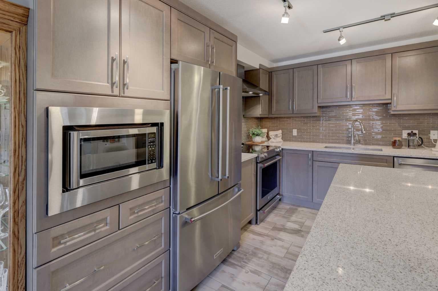 2207, 10 Market Boulevard SE