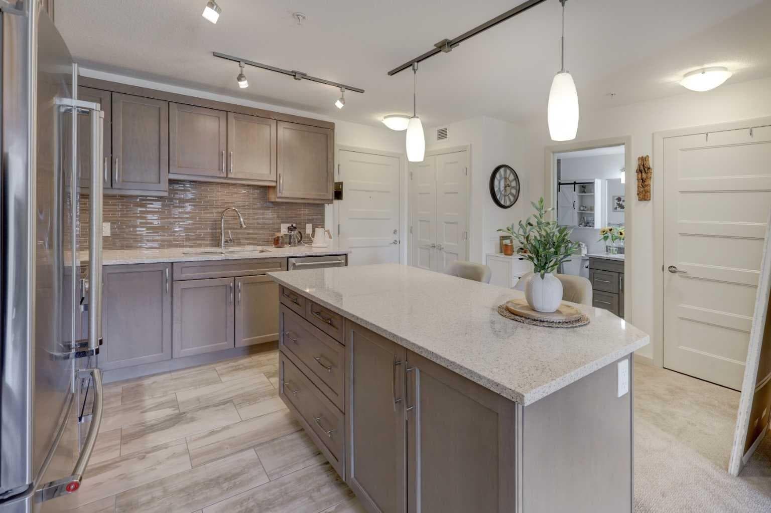 2207, 10 Market Boulevard SE